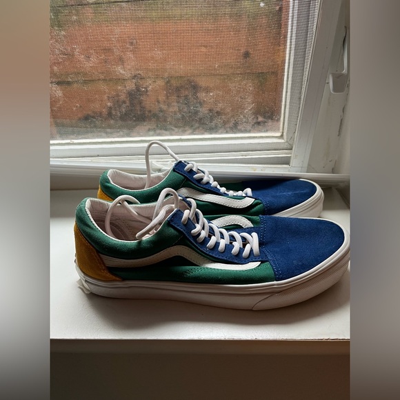 Vans - Picture 2 of 4